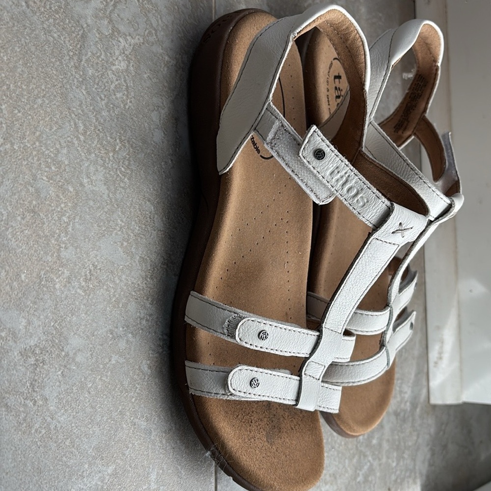 Taos Footwear Women's Sandals - White and Tan